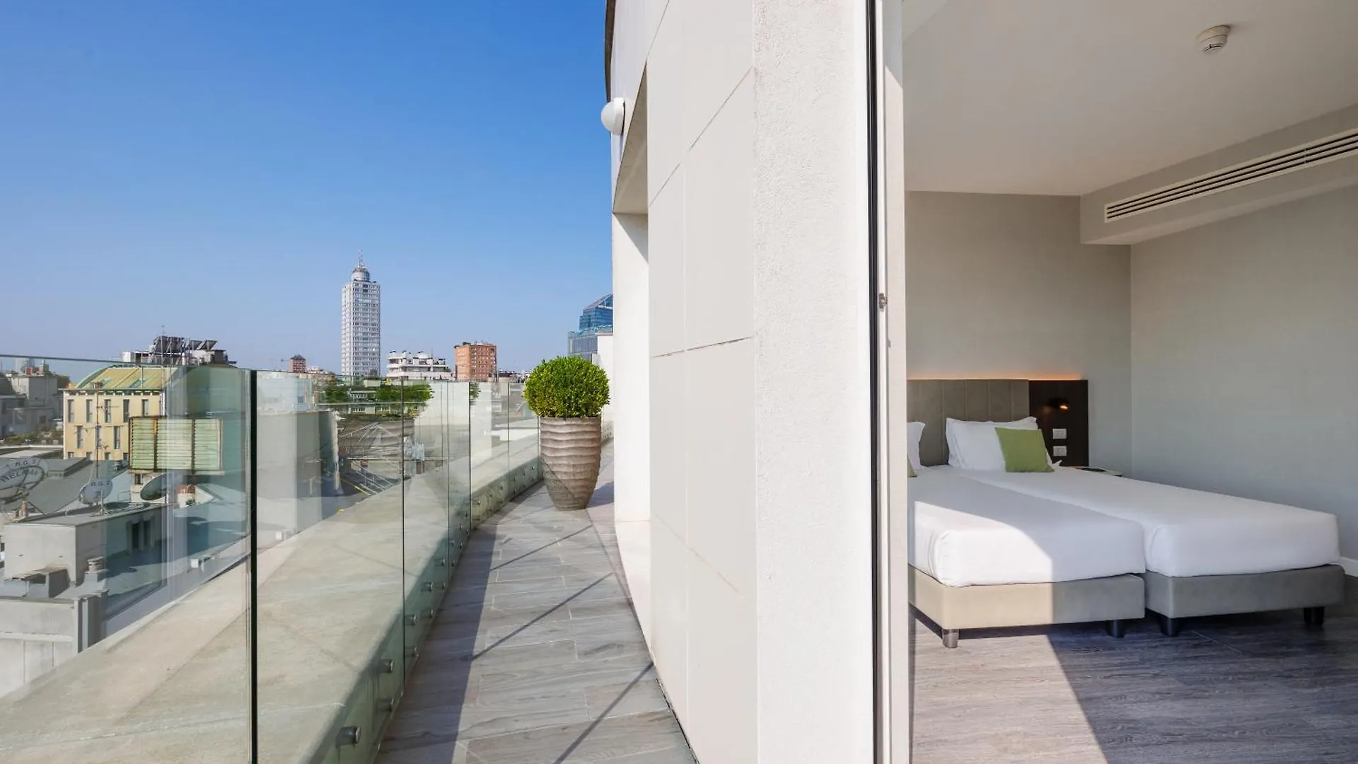 Ih Hotels Milano Centrale 4*,