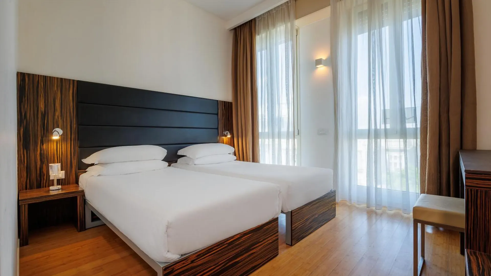 Ih Hotels Milano Centrale 4*, Milan
