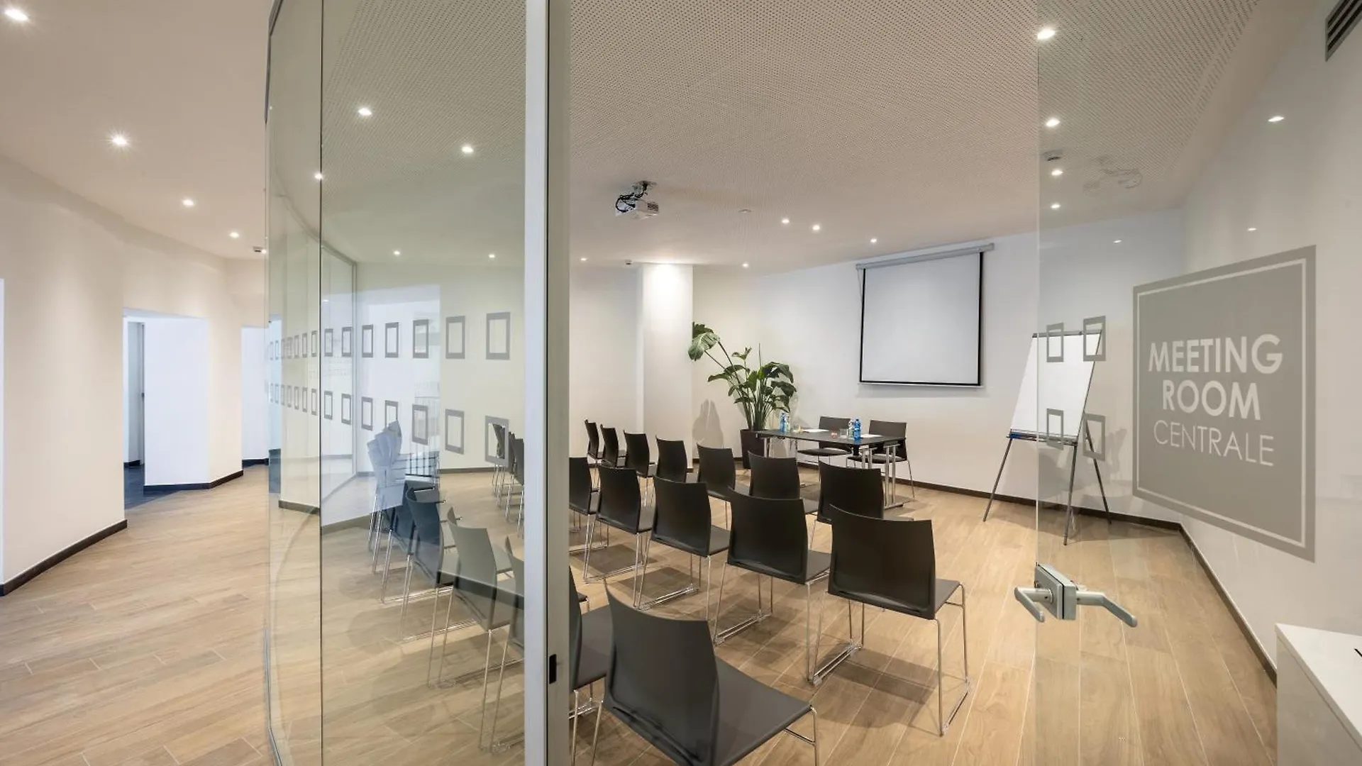 Ih Hotels Milano Centrale 4*, Milan